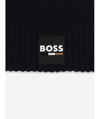 BOSS Boys Logo Badge Beanie Hat in Navy chez Cornerstreet bien 