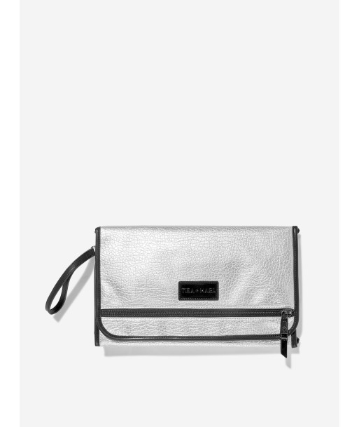 Tiba + Marl Baby Etta Changing Clutch in Silver (33cm) sur le site 