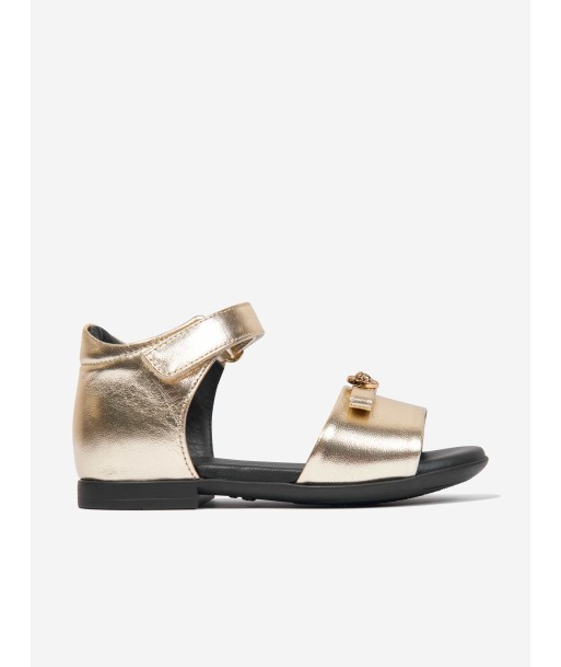 Versace Girls Leather Logo Sandals in Gold Comment ça marche