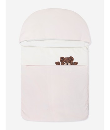 Fendi Baby Girls Bear Logo Nest in Pink de votre